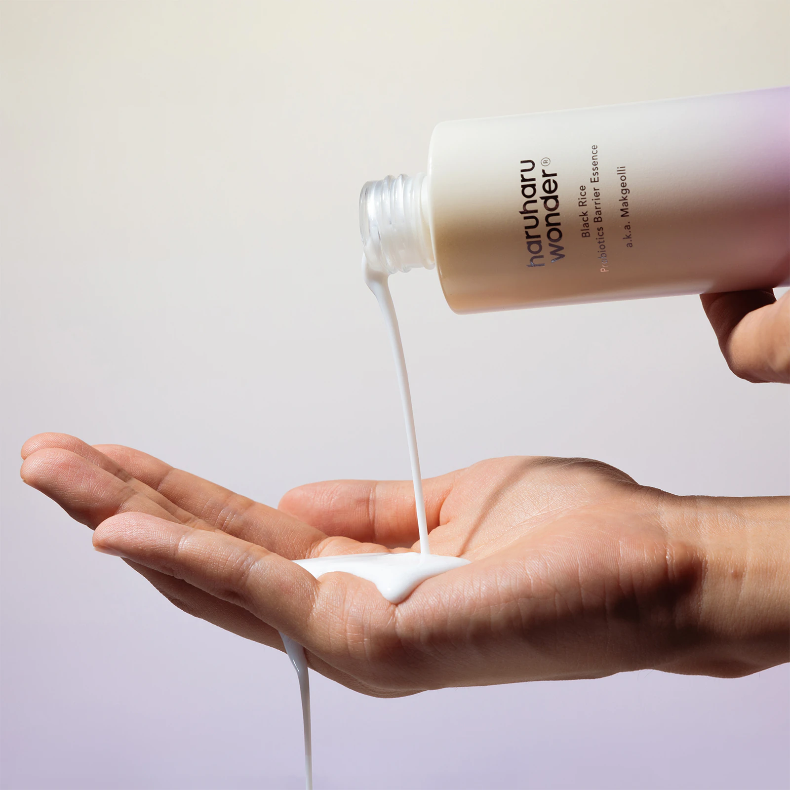 Haruharu Wonder - Esencia facial calmante - Black Rice Probiotics Barrier Essence (Makgeolli) - 120ml